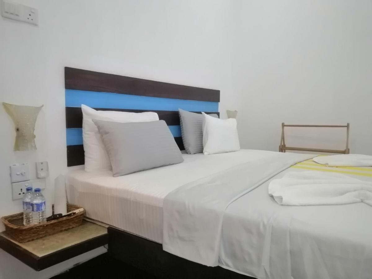 Le Petit Hotel & Restaurant Negombo Ngoại thất bức ảnh