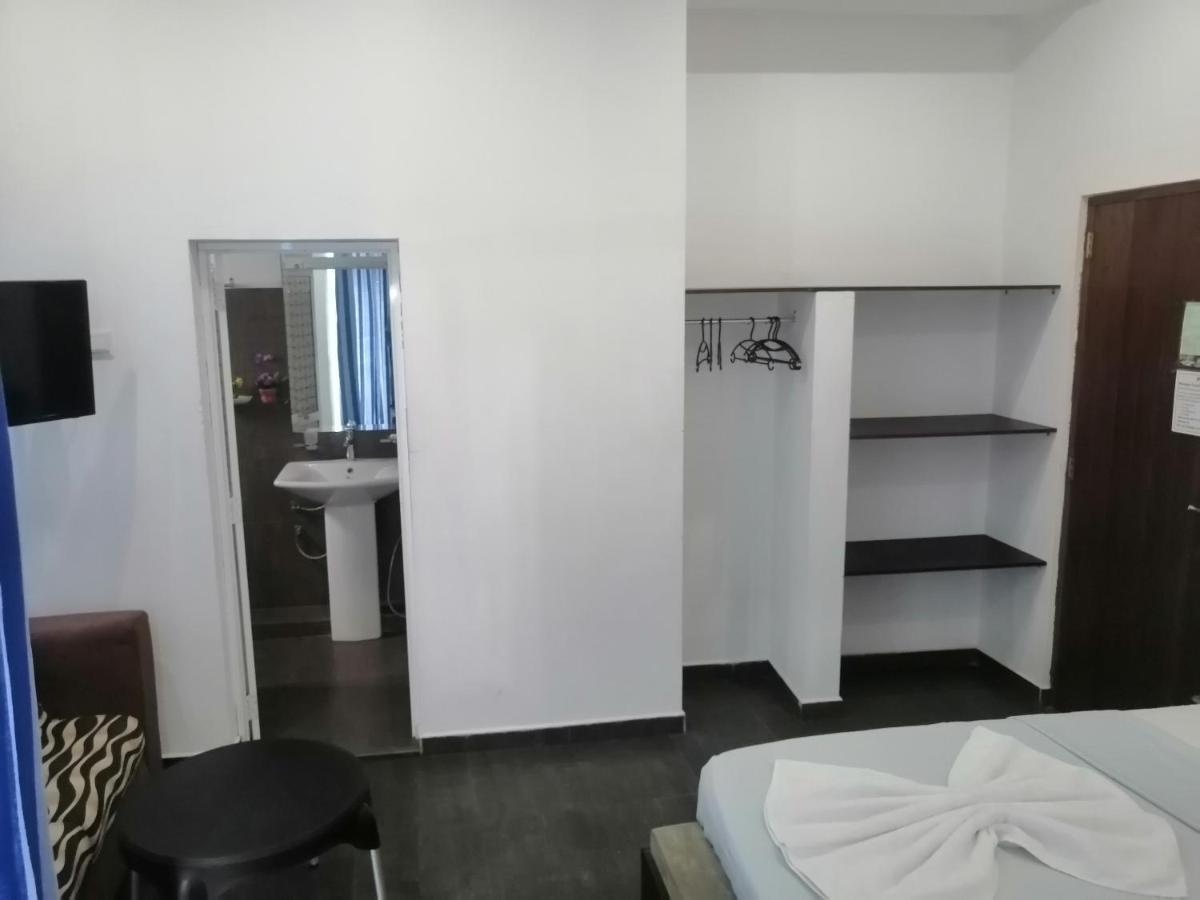Le Petit Hotel & Restaurant Negombo Ngoại thất bức ảnh