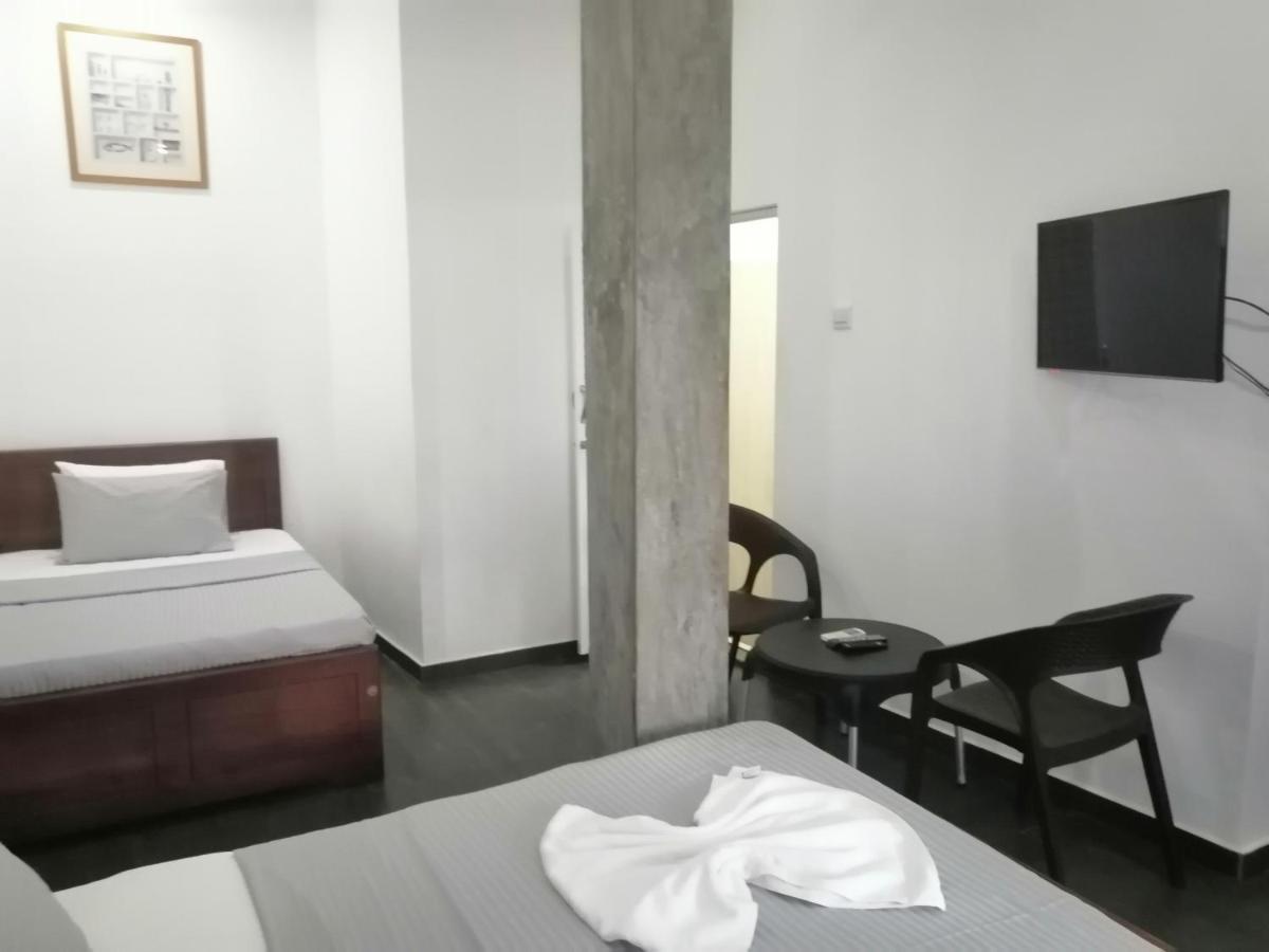 Le Petit Hotel & Restaurant Negombo Ngoại thất bức ảnh
