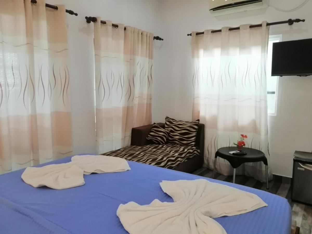 Le Petit Hotel & Restaurant Negombo Ngoại thất bức ảnh
