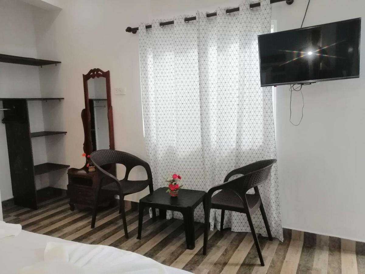 Le Petit Hotel & Restaurant Negombo Ngoại thất bức ảnh
