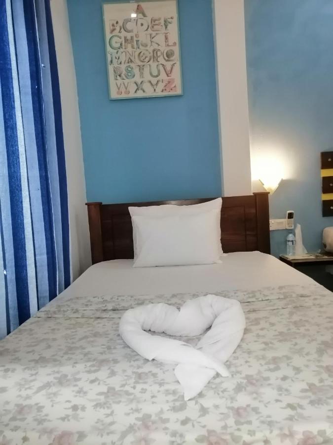 Le Petit Hotel & Restaurant Negombo Ngoại thất bức ảnh