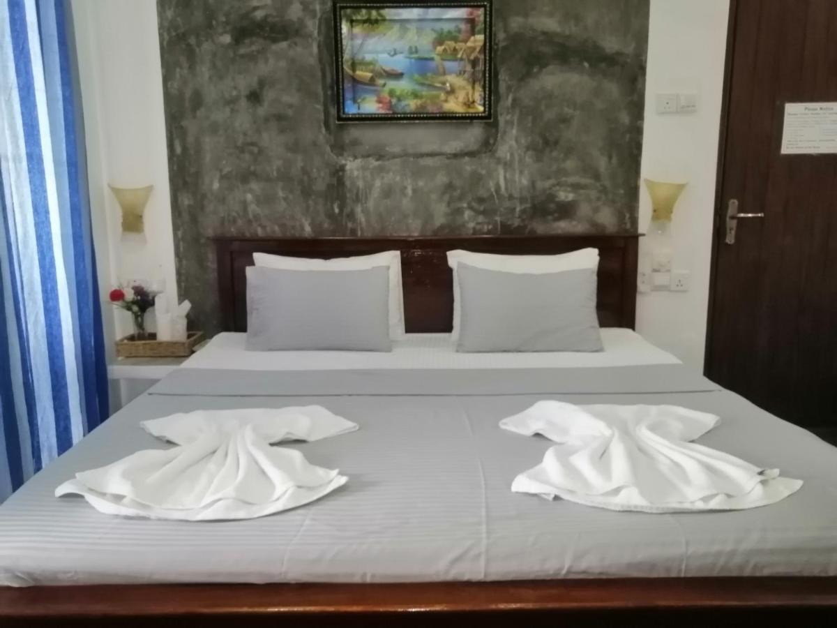 Le Petit Hotel & Restaurant Negombo Ngoại thất bức ảnh