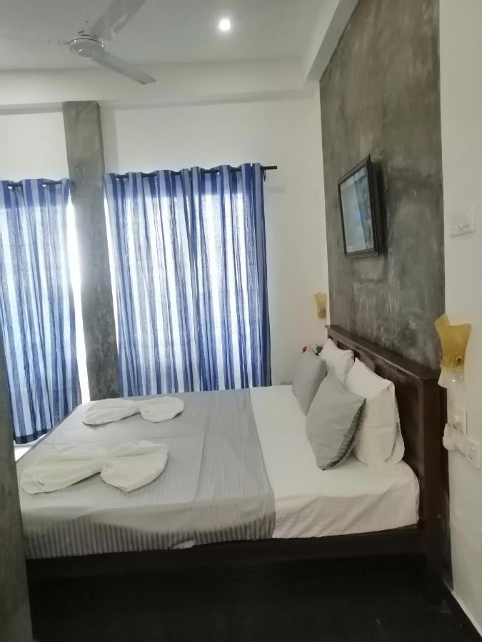 Le Petit Hotel & Restaurant Negombo Ngoại thất bức ảnh