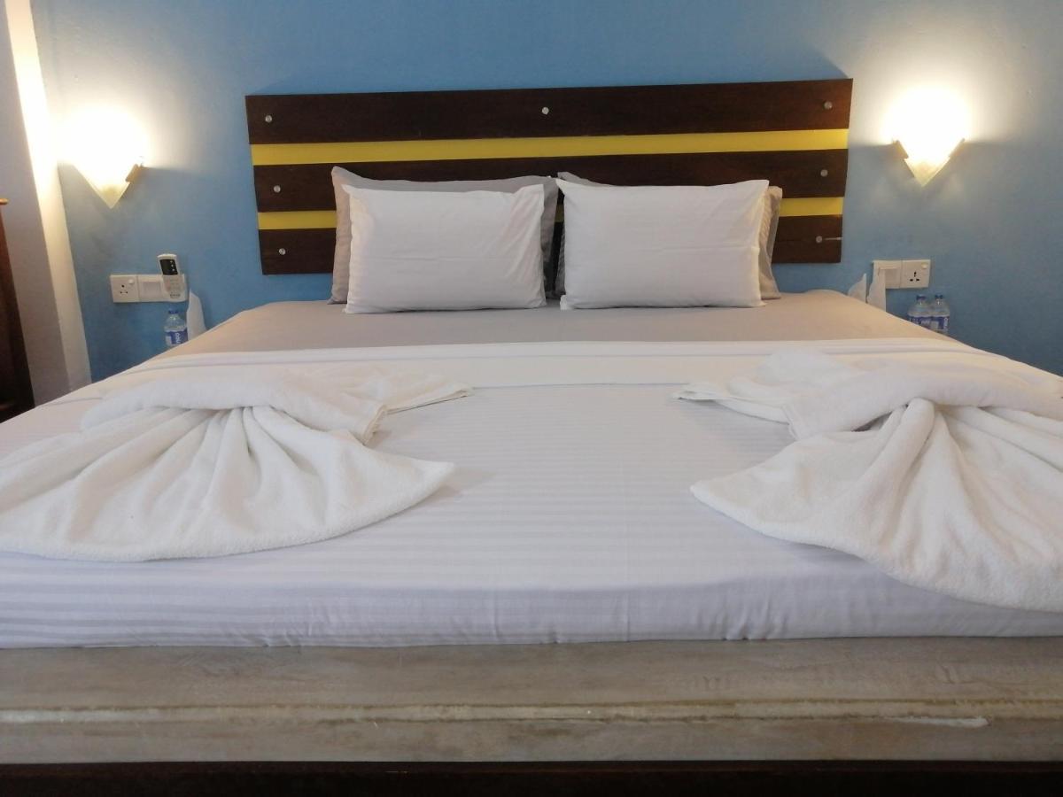 Le Petit Hotel & Restaurant Negombo Ngoại thất bức ảnh