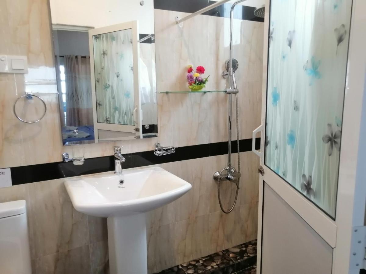 Le Petit Hotel & Restaurant Negombo Ngoại thất bức ảnh