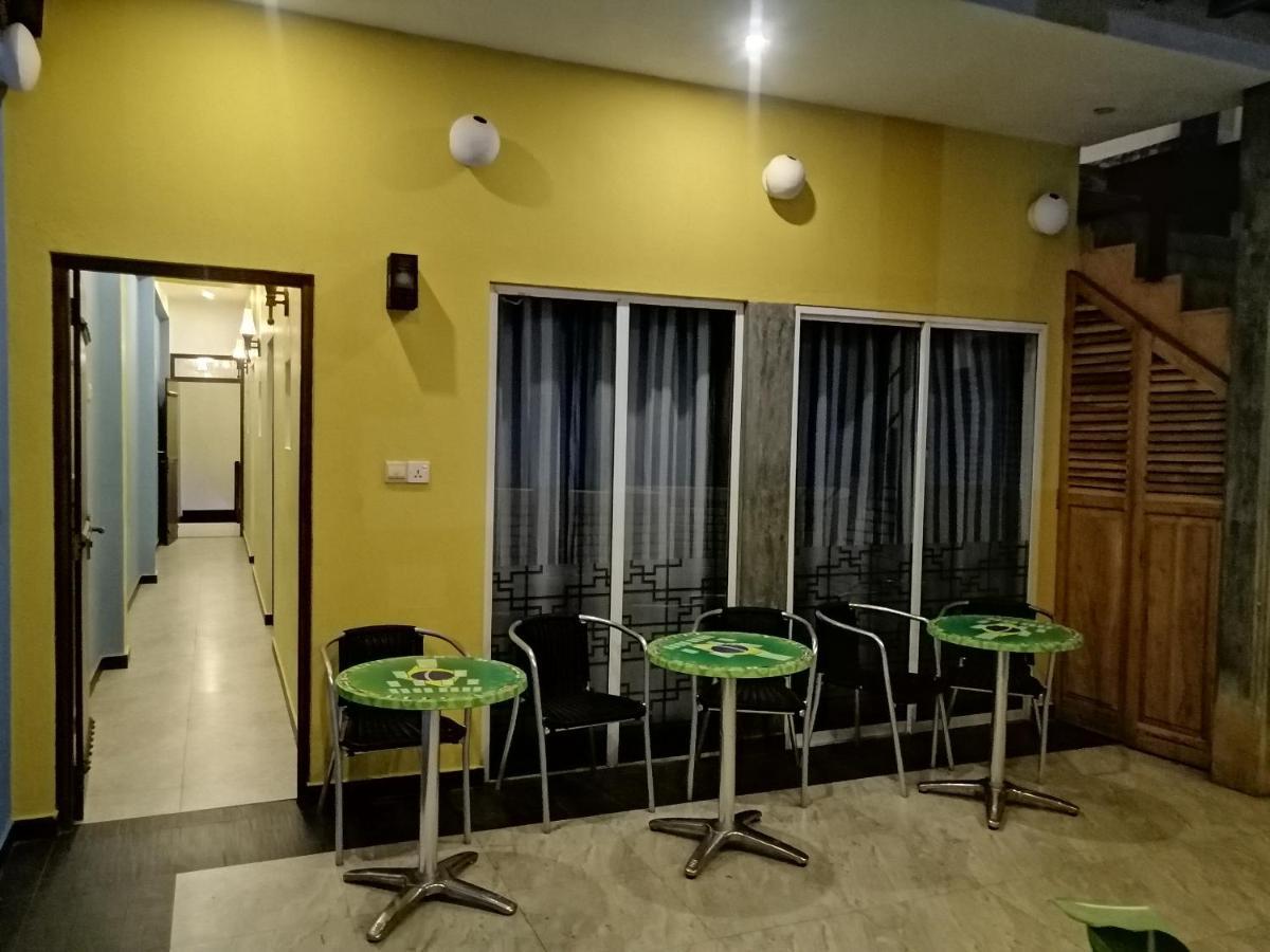 Le Petit Hotel & Restaurant Negombo Ngoại thất bức ảnh