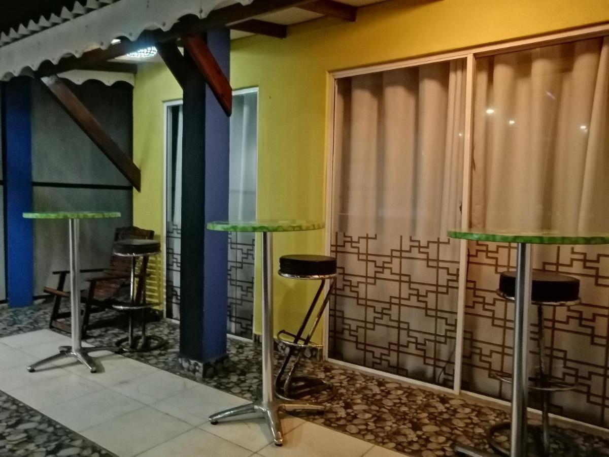Le Petit Hotel & Restaurant Negombo Ngoại thất bức ảnh