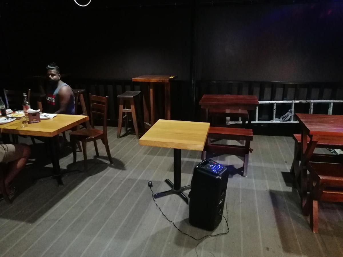 Le Petit Hotel & Restaurant Negombo Ngoại thất bức ảnh