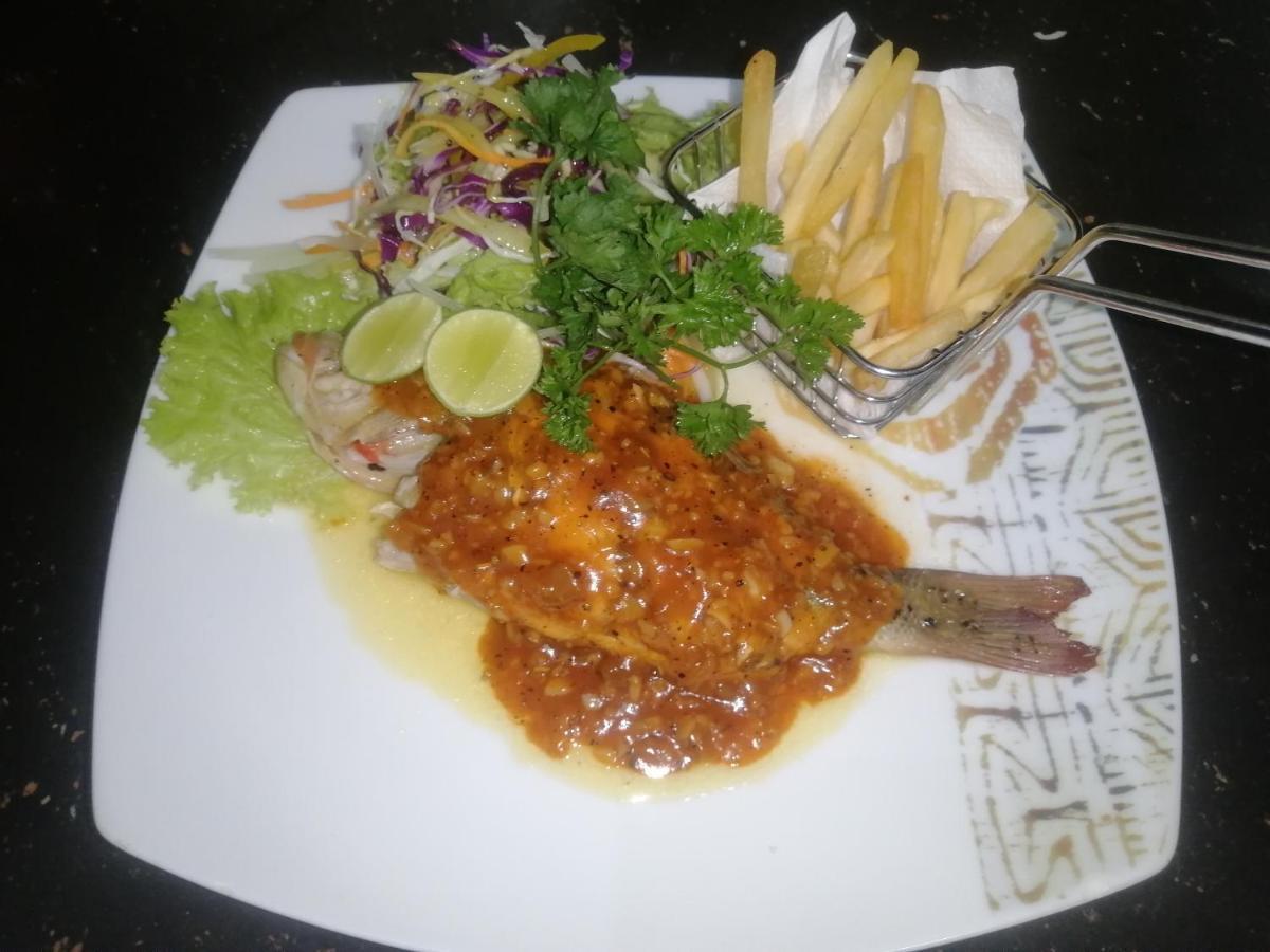 Le Petit Hotel & Restaurant Negombo Ngoại thất bức ảnh