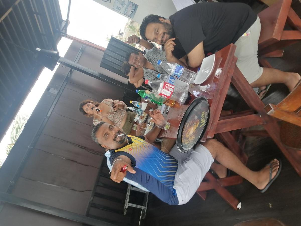 Le Petit Hotel & Restaurant Negombo Ngoại thất bức ảnh